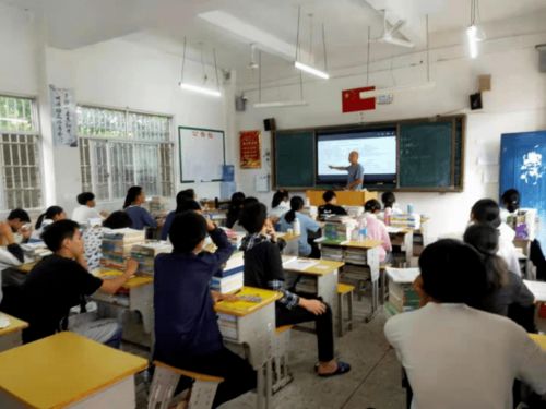 交流促成長,攜手共奮進(jìn) 武平一中學(xué)科教師代表到萬安中學(xué)開展初高中銜接交流活動(dòng)