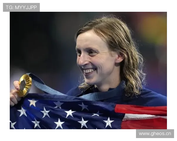 凯蒂·莱德基训练完吃掉一整只烤鸡，教练说她每天喝的蛋白粉够开健身房