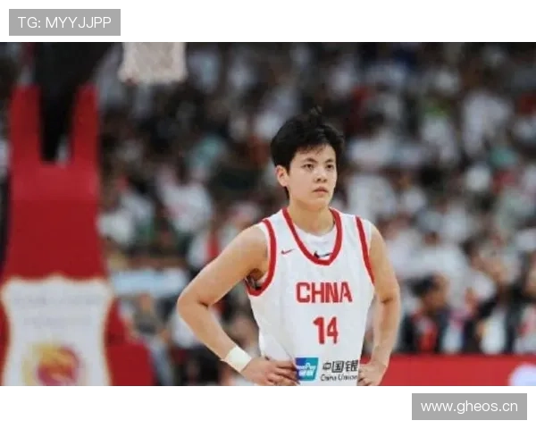 看见杨舒予在咖啡店付账那一刻，我对自己的银行卡彻底绝望